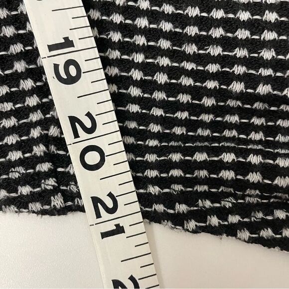 Francesca’s Black white checkered cocoon knit blouse/ layering top small/ medium - Picture 9 of 9